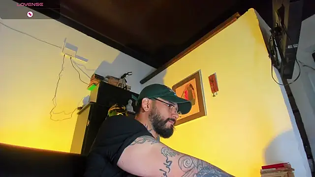 Snapshot of CamiloGray_ chatting on October 2025 02:49:01 PM CamiloGray online show from October 2025 02:49:01 PM