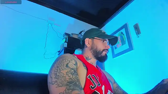 Snapshot of CamiloGray_ chatting on October 2025 01:55:01 PM CamiloGray online show from October 2025 01:55:01 PM