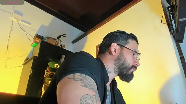 Snapshot of CamiloGray_ chatting on October 2025 01:44:01 PM CamiloGray online show from October 2025 01:44:01 PM