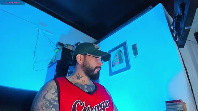 Snapshot of CamiloGray_ chatting on October 2025 01:56:02 PM CamiloGray online show from October 2025 01:56:02 PM