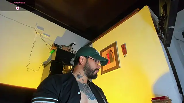 Snapshot of CamiloGray_ chatting on October 2025 01:59:02 PM CamiloGray online show from October 2025 01:59:02 PM