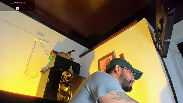 Snapshot of CamiloGray_ chatting on October 2025 02:09:01 PM CamiloGray online show from October 2025 02:09:01 PM