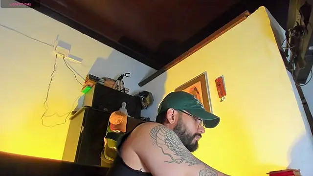 Snapshot of CamiloGray_ chatting on November 2025 01:54:02 PM CamiloGray online show from November 2025 01:54:02 PM