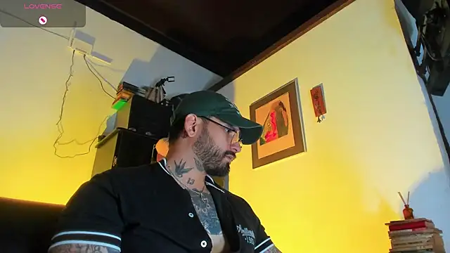 Snapshot of CamiloGray_ chatting on November 2025 01:44:02 PM CamiloGray online show from November 2025 01:44:02 PM