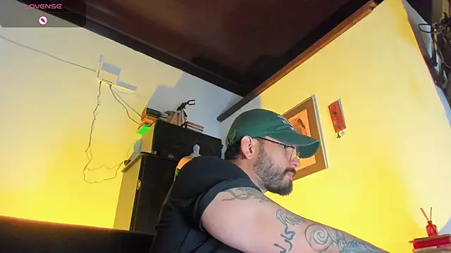 Snapshot of CamiloGray_ chatting on November 2025 01:20:01 PM CamiloGray online show from November 2025 01:20:01 PM