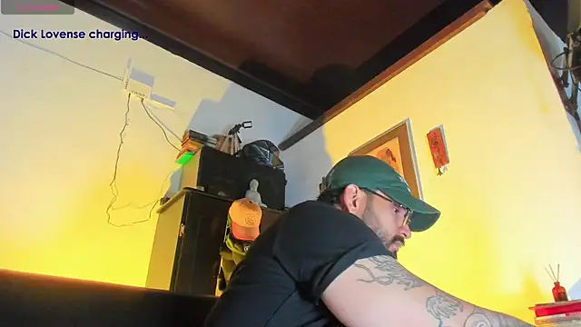 Snapshot of CamiloGray_ chatting on November 2025 01:44:01 PM CamiloGray online show from November 2025 01:44:01 PM