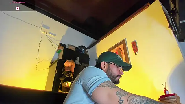 Snapshot of CamiloGray_ chatting on November 2025 01:54:02 PM CamiloGray online show from November 2025 01:54:02 PM