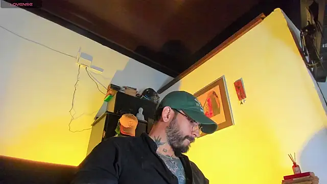 Snapshot of CamiloGray_ chatting on November 2025 02:34:02 PM CamiloGray online show from November 2025 02:34:02 PM