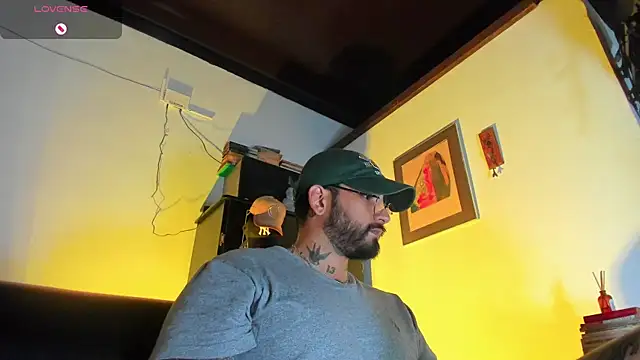 Snapshot of CamiloGray_ chatting on November 2025 01:11:02 PM CamiloGray online show from November 2025 01:11:02 PM