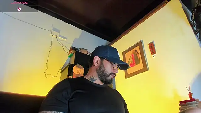 Snapshot of CamiloGray_ chatting on November 2025 03:47:01 PM CamiloGray online show from November 2025 03:47:01 PM