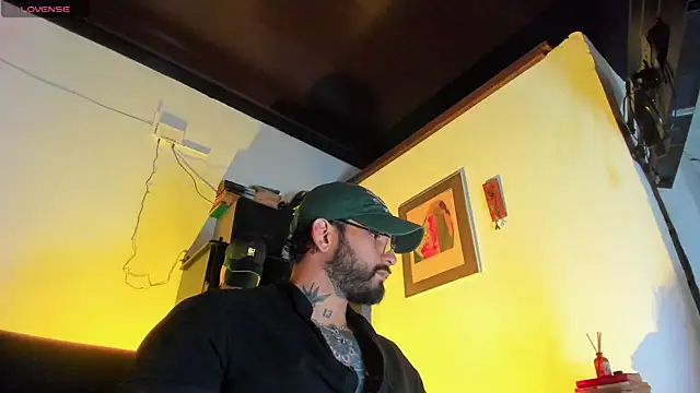 Snapshot of CamiloGray_ chatting on December 2025 02:15:01 PM CamiloGray online show from December 2025 02:15:01 PM