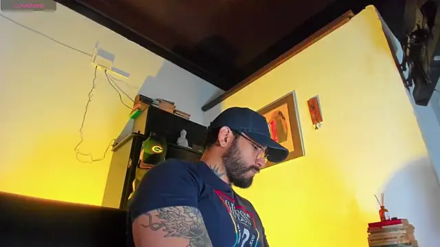 Snapshot of CamiloGray_ chatting on December 2025 01:42:01 PM CamiloGray online show from December 2025 01:42:01 PM