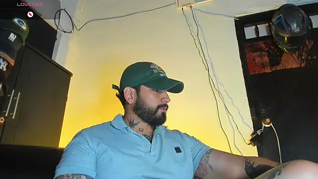 Snapshot of CamiloGray_ chatting on December 2025 02:45:02 PM CamiloGray online show from December 2025 02:45:02 PM