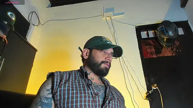 Snapshot of CamiloGray_ chatting on December 2025 02:12:02 PM CamiloGray online show from December 2025 02:12:02 PM