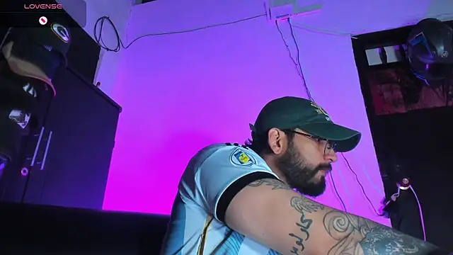 Snapshot of CamiloGray_ chatting on December 2025 02:35:02 PM CamiloGray online show from December 2025 02:35:02 PM