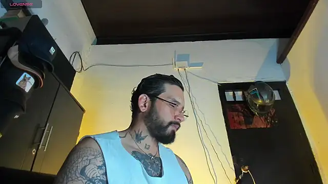 Snapshot of CamiloGray_ chatting on January 2026 02:19:01 PM CamiloGray online show from January 2026 02:19:01 PM