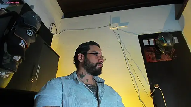 Snapshot of CamiloGray_ chatting on January 2026 01:46:02 PM CamiloGray online show from January 2026 01:46:02 PM