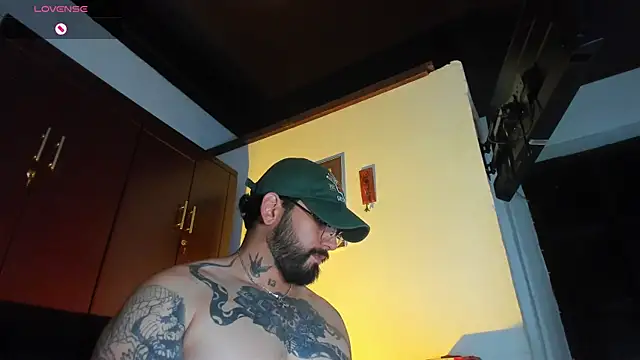 Snapshot of CamiloGray_ chatting on January 2026 03:59:01 PM CamiloGray online show from January 2026 03:59:01 PM