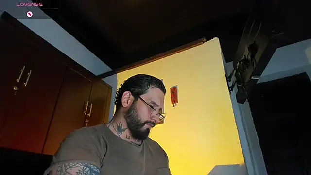 Snapshot of CamiloGray_ chatting on January 2026 02:44:01 PM CamiloGray online show from January 2026 02:44:01 PM