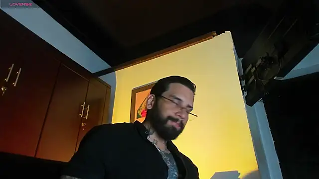 Snapshot of CamiloGray_ chatting on February 2026 02:11:02 PM CamiloGray online show from February 2026 02:11:02 PM