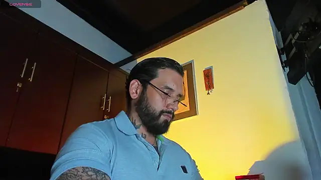 Snapshot of CamiloGray_ chatting on February 2026 04:00:02 PM CamiloGray online show from February 2026 04:00:02 PM