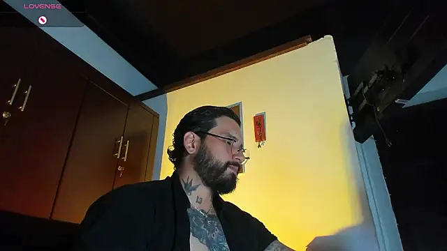 Snapshot of CamiloGray_ chatting on February 2026 01:37:01 PM CamiloGray online show from February 2026 01:37:01 PM