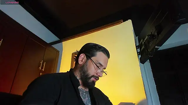 Snapshot of CamiloGray_ chatting on February 2026 02:13:02 PM CamiloGray online show from February 2026 02:13:02 PM