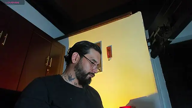 Snapshot of CamiloGray_ chatting on February 2026 02:35:01 PM CamiloGray online show from February 2026 02:35:01 PM