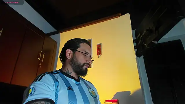 Snapshot of CamiloGray_ chatting on February 2026 02:46:01 PM CamiloGray online show from February 2026 02:46:01 PM