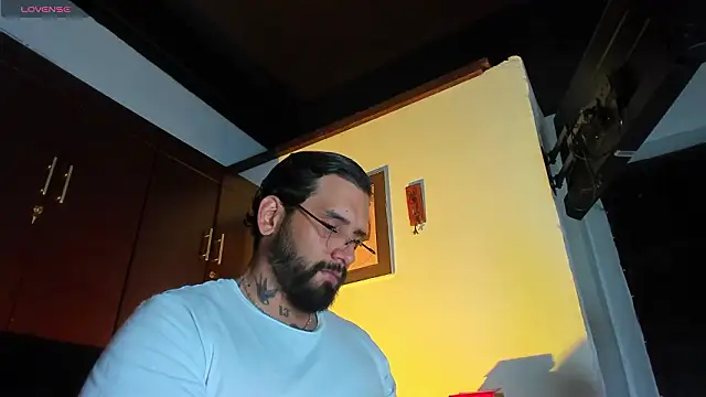 Snapshot of CamiloGray_ chatting on February 2026 02:04:02 PM CamiloGray online show from February 2026 02:04:02 PM