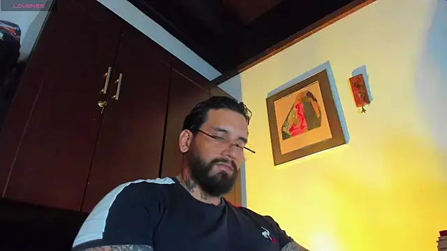 Snapshot of CamiloGray_ chatting on April 2026 03:28:02 PM CamiloGray online show from April 2026 03:28:02 PM