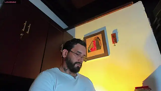 Snapshot of CamiloGray_ chatting on April 2026 03:24:01 PM CamiloGray online show from April 2026 03:24:01 PM