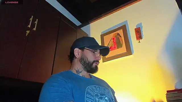 Snapshot of CamiloGray_ chatting on April 2026 01:46:01 PM CamiloGray online show from April 2026 01:46:01 PM