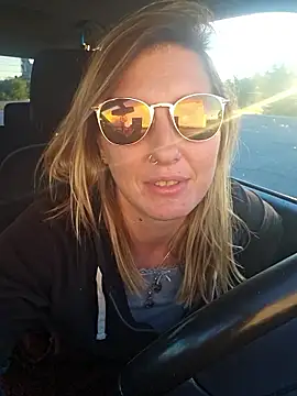 SheIsSomething online show from December 2025 12:08:01 AM