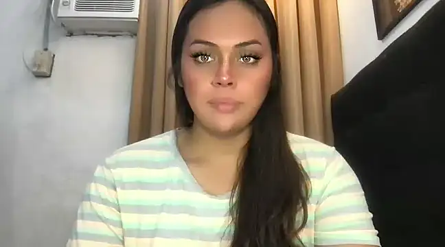 Snapshot of _MissKhimberlyXxx_ chatting on February 2025 06:00:02 PM MissKhimberlyXxx online show from February 2025 06:00:02 PM