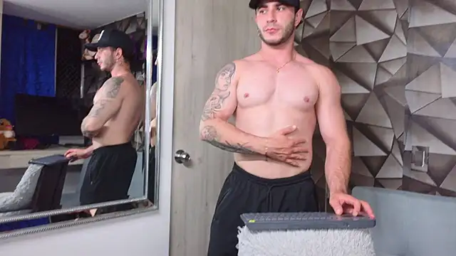 Snapshot of Latino_stud4u chatting on April 2026 02:55:01 AM Latino stud4u online show from April 2026 02:55:01 AM