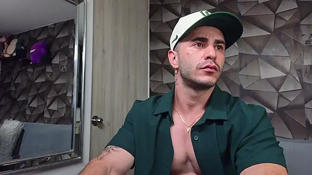 Snapshot of Latino_stud4u chatting on April 2026 02:03:02 AM Latino stud4u online show from April 2026 02:03:02 AM