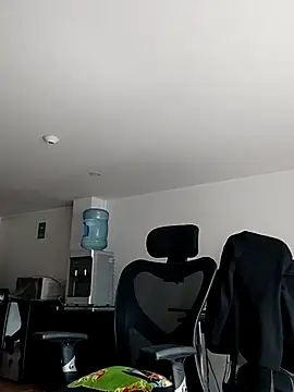 aisha latina online show from November 2025 02:50:02 PM