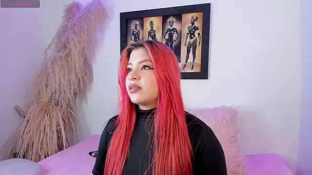 Snapshot of SophieRossi chatting on February 2025 05:25:01 AM SophieRossi online show from February 2025 05:25:01 AM