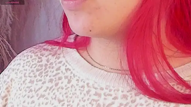 Snapshot of SophieRossi chatting on February 2025 04:25:02 AM SophieRossi online show from February 2025 04:25:02 AM