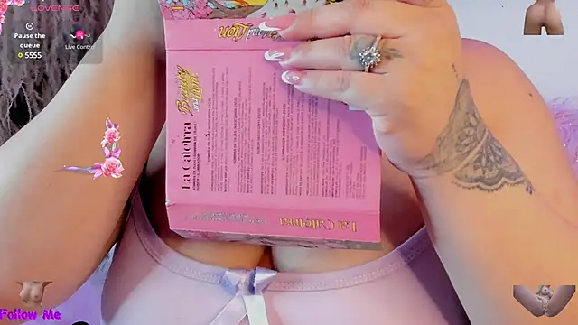 Snapshot of SophieRossi chatting on February 2025 04:36:01 AM SophieRossi online show from February 2025 04:36:01 AM