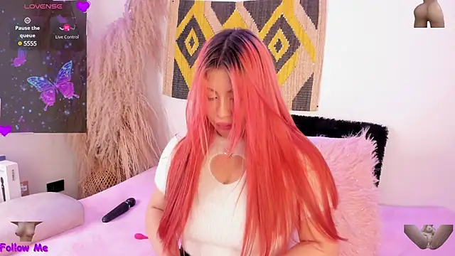 Snapshot of SophieRossi chatting on February 2025 05:34:02 AM SophieRossi online show from February 2025 05:34:02 AM