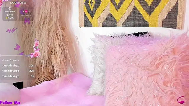 Snapshot of SophieRossi chatting on March 2025 07:20:01 AM SophieRossi online show from March 2025 07:20:01 AM