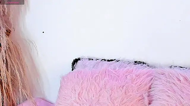 Snapshot of SophieRossi chatting on March 2025 03:48:01 AM SophieRossi online show from March 2025 03:48:01 AM