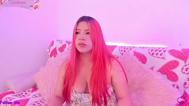 Snapshot of SophieRossi chatting on September 2025 04:12:02 AM SophieRossi online show from September 2025 04:12:02 AM