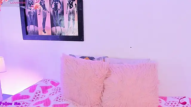 Snapshot of SophieRossi chatting on September 2025 03:49:01 AM SophieRossi online show from September 2025 03:49:01 AM