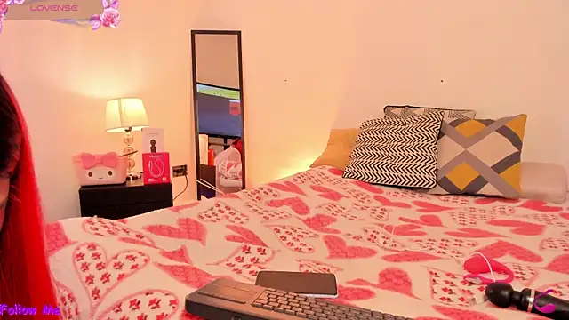 Snapshot of SophieRossi chatting on September 2025 03:51:01 AM SophieRossi online show from September 2025 03:51:01 AM