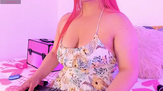 Snapshot of SophieRossi chatting on October 2025 01:18:01 PM SophieRossi online show from October 2025 01:18:01 PM