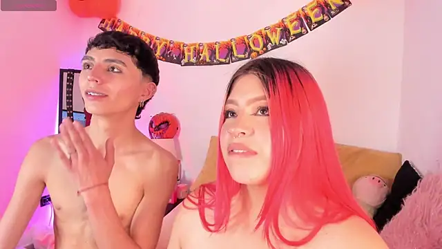 Snapshot of SophieRossi chatting on October 2025 01:31:02 PM SophieRossi online show from October 2025 01:31:02 PM