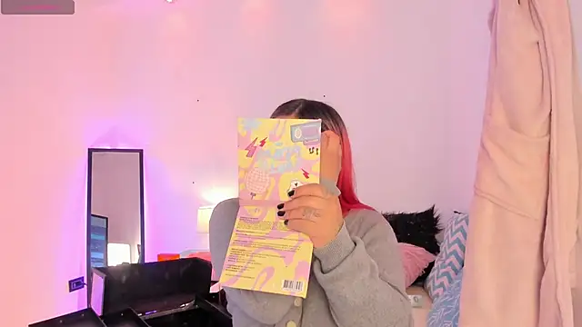 Snapshot of SophieRossi chatting on November 2025 03:39:02 AM SophieRossi online show from November 2025 03:39:02 AM